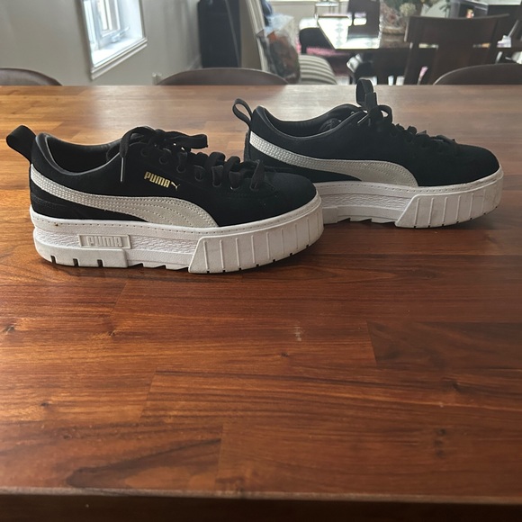 Puma suede platform sneakers - barely worn - Picture 2 of 3